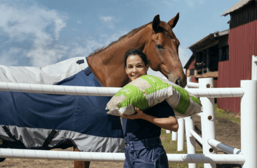 Holzpellets statt Stroh: Vorteile für Tiere, Umwelt und Wirtschaft
